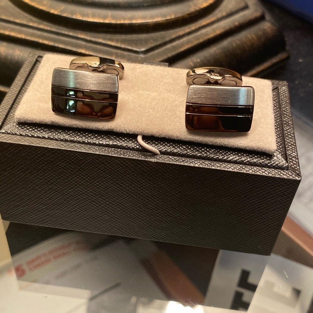Sober and gray cufflinks